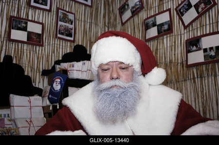 A nagykarácsonyi Mikulás-stock-foto