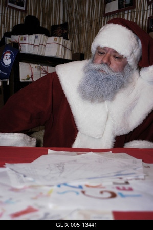 A nagykarácsonyi Mikulás-stock-foto