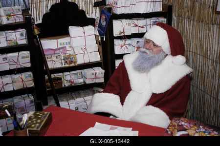 A nagykarácsonyi Mikulás-stock-foto