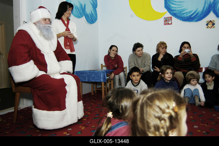 A nagykarácsonyi Mikulás-stock-foto