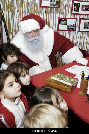 A nagykarácsonyi Mikulás-stock-foto