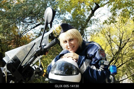 Horváth Brigitta motorosrendőr-stock-foto