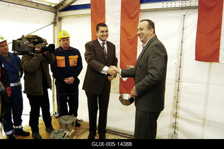 Elhelyezték az M6-os alapkövét-stock-foto