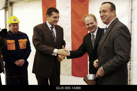 Elhelyezték az M6-os alapkövét-stock-foto