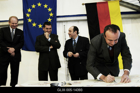 Elhelyezték az M6-os alapkövét-stock-foto