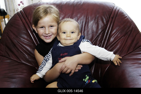 Xantus Barbara és Szurdi Miklós gyermekei-stock-foto