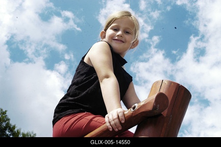 Xantus Barbara és Szurdi Miklós nagyobbik gyermeke-stock-foto