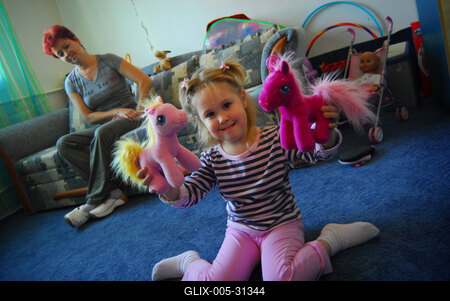 Gulyás Erzsébet és kislánya-stock-foto