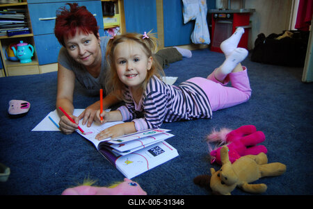 Gulyás Erzsébet és kislánya-stock-foto