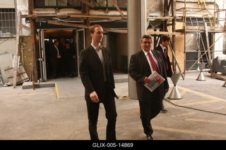 Indul az adóalany centrikus adatszolgáltatási modell-stock-foto