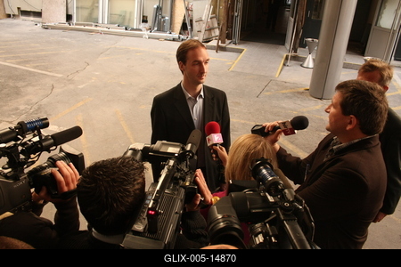 Indul az adóalany centrikus adatszolgáltatási modell-stock-foto