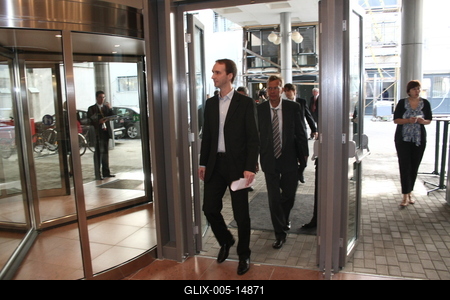 Indul az adóalany centrikus adatszolgáltatási modell-stock-foto