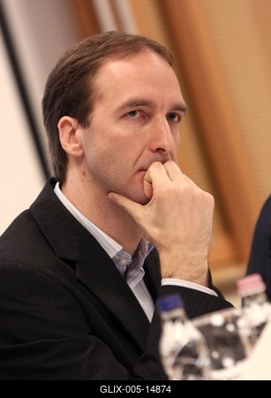 Indul az adóalany centrikus adatszolgáltatási modell-stock-foto