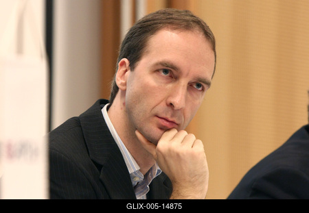 Indul az adóalany centrikus adatszolgáltatási modell-stock-foto