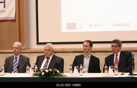 Indul az adóalany centrikus adatszolgáltatási modell-stock-foto