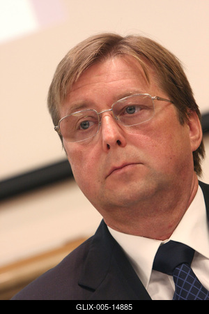 Indul az adóalany centrikus adatszolgáltatási modell-stock-foto