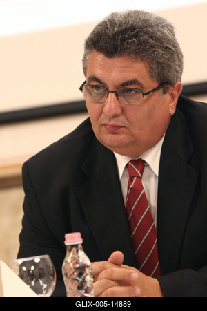 Indul az adóalany centrikus adatszolgáltatási modell-stock-foto