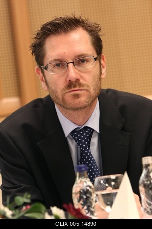 Indul az adóalany centrikus adatszolgáltatási modell-stock-foto