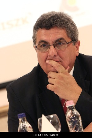 Indul az adóalany centrikus adatszolgáltatási modell-stock-foto