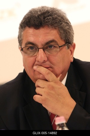 Indul az adóalany centrikus adatszolgáltatási modell-stock-foto