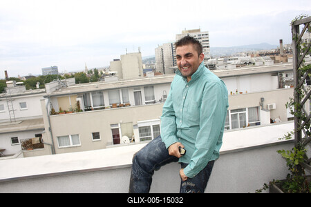 Bea asszony sminkelni tanul-stock-foto