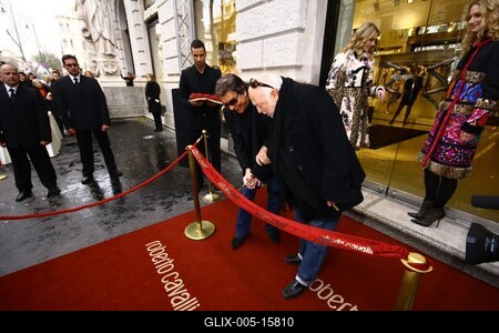 Roberto Cavalli Divatház nyílt az Andrássy úton-stock-foto