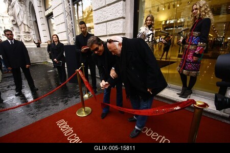 Roberto Cavalli Divatház nyílt az Andrássy úton-stock-foto