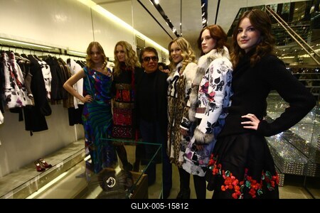 Roberto Cavalli Divatház nyílt az Andrássy úton-stock-foto