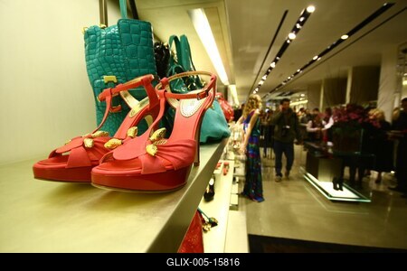 Roberto Cavalli Divatház nyílt az Andrássy úton-stock-foto