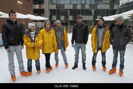 Új műjégpálya nyílt a Corvin Bevásárlóközpont tetején-stock-foto