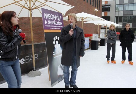 Új műjégpálya nyílt a Corvin Bevásárlóközpont tetején-stock-foto