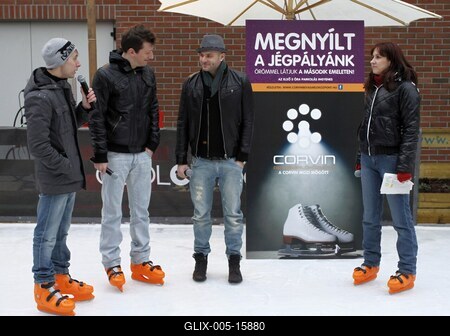 Új műjégpálya nyílt a Corvin Bevásárlóközpont tetején-stock-foto