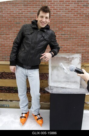 Új műjégpálya nyílt a Corvin Bevásárlóközpont tetején-stock-foto