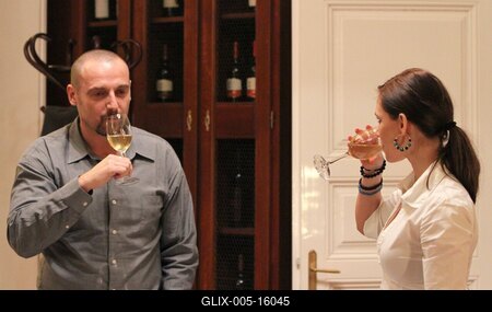 Délután - kétszereplős kávéházi életszelet-stock-foto