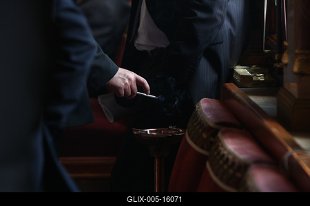 Parlament - dohányzó-stock-foto