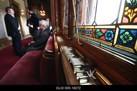 Parlament - dohányzó-stock-foto