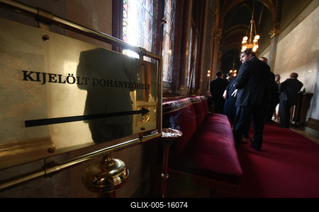 Parlament - dohányzó-stock-foto