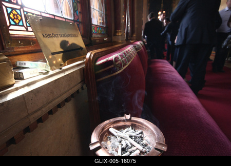 Parlament - dohányzó-stock-foto