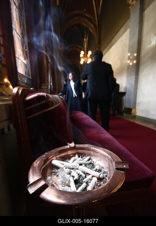 Parlament - dohányzó-stock-foto
