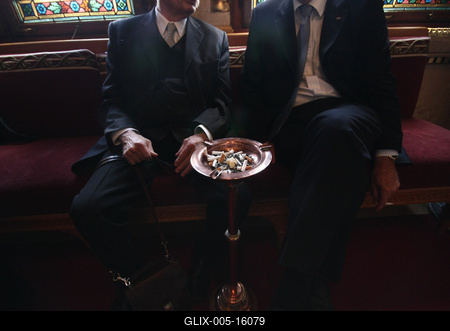 Parlament - dohányzó-stock-foto