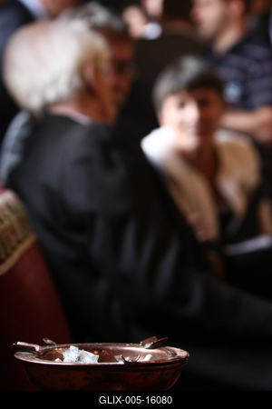 Parlament - dohányzó-stock-foto