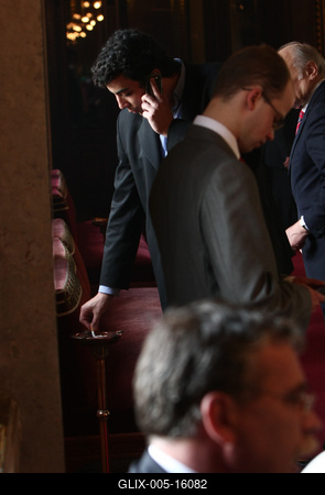 Parlament - dohányzó-stock-foto