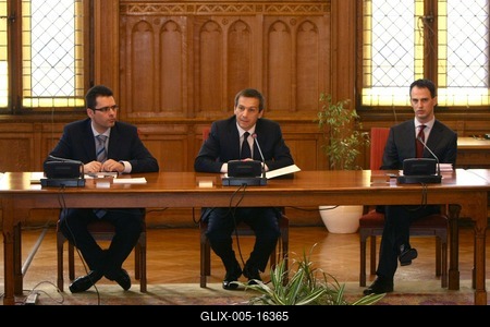 Bajnai Gordon miniszterelnök megnyitja az új kormány első ülését-stock-foto