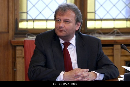 Bajnai Gordon miniszterelnök megnyitja az új kormány első ülését-stock-foto