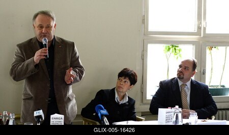 Kapcsold ki! sajtótájékoztató-stock-foto