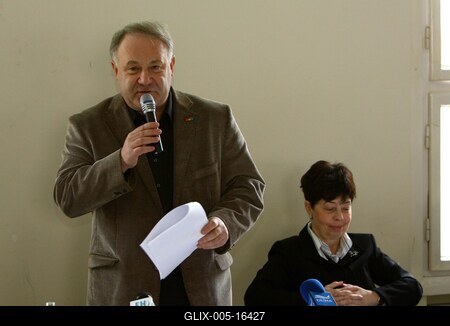 Kapcsold ki! sajtótájékoztató-stock-foto