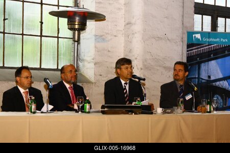 Új magánegyetemről szóló szerződés Óbudán-stock-foto