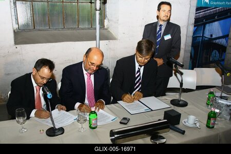 Új magánegyetemről szóló szerződés Óbudán-stock-foto