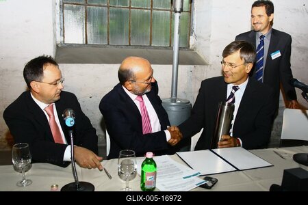 Új magánegyetemről szóló szerződés Óbudán-stock-foto