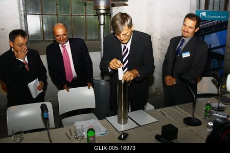 Új magánegyetemről szóló szerződés Óbudán-stock-foto